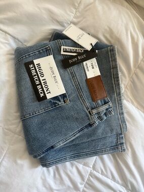 Judy Blue Light Wash Straight Leg Jeans!